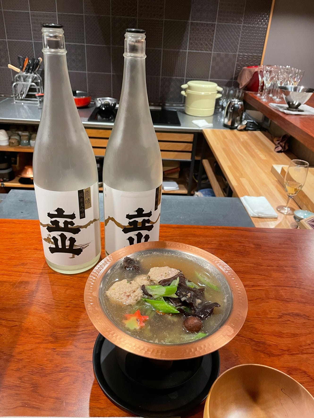 寒波到来!温まりませんか?日本酒と鍋。日本式冬の一杯!